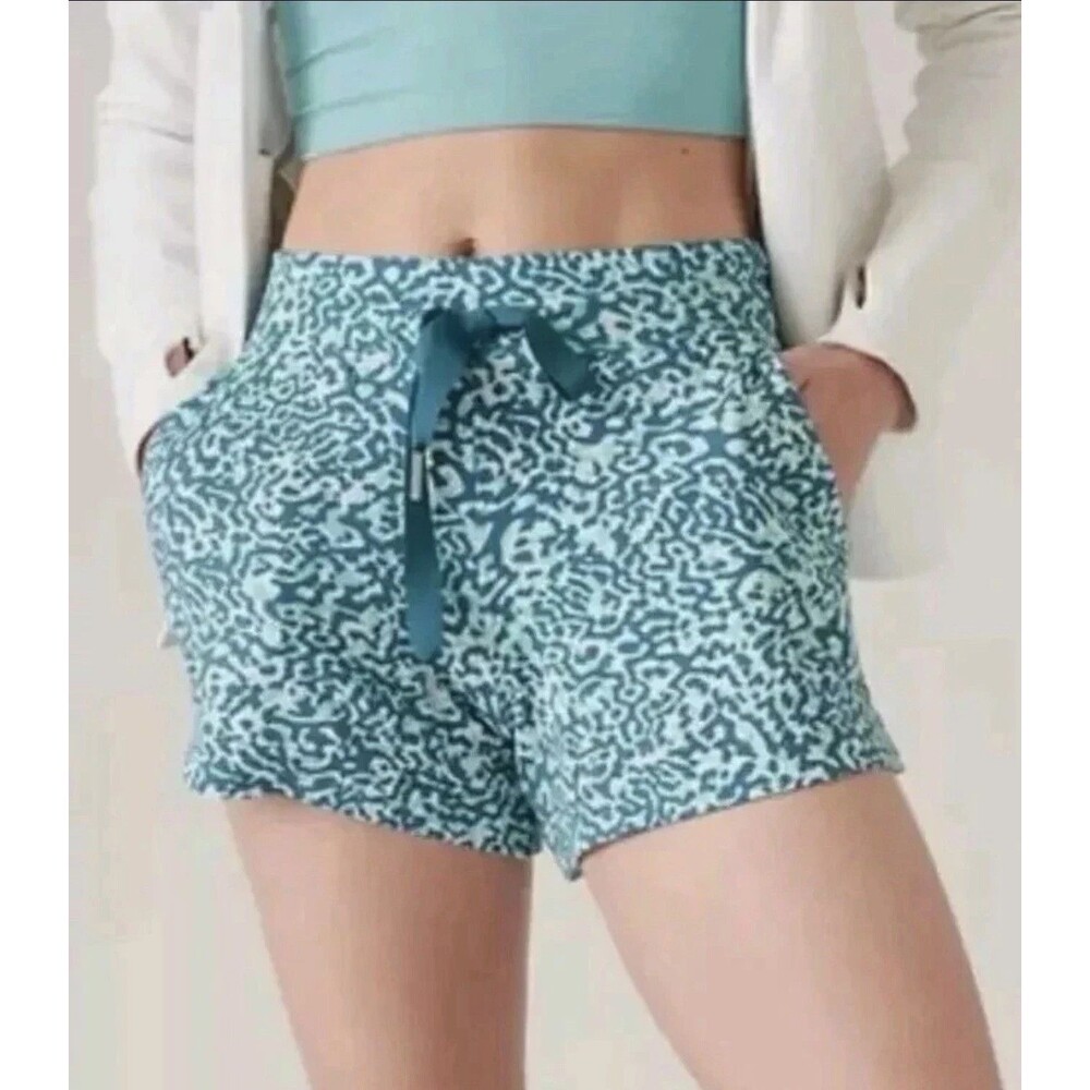 Athleta Balance Shortie 4” Size M Blue Clouded Leopard Animal Print Stretch New!